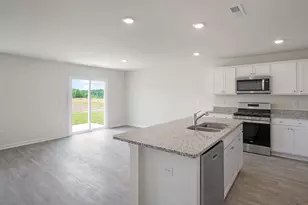 135 Carriedelle Ln, Wilsons Mills, NC 27577 - Photo 5