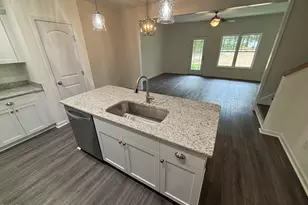 606 S Blackmon St, Benson, NC 27504 - Photo 3