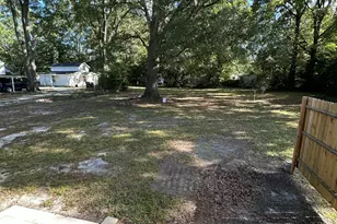 115 W Judd St, Zebulon, NC 27597 - Photo 9