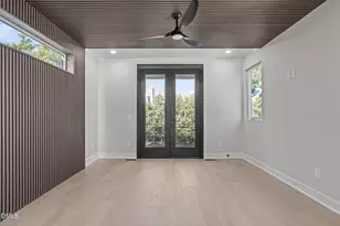 226 Woodsborough Pl, Raleigh, NC 27601 - Photo 15