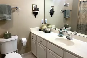 801 Genford Ct, Raleigh, NC 27609 - Photo 13