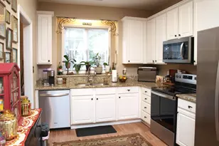 801 Genford Ct, Raleigh, NC 27609 - Photo 3