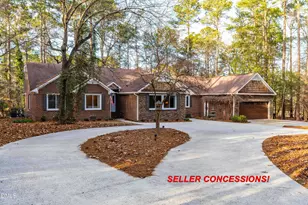 335 Sprunt Dr, Clinton, NC 28328 - Photo 1
