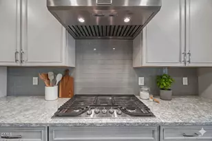 10210 Sablewood Dr, Raleigh, NC 27617 - Photo 5