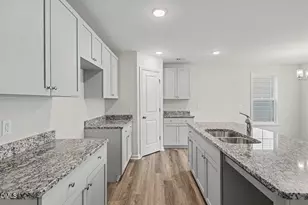 22 E Emily Gardens Dr, Selma, NC 27576 - Photo 9