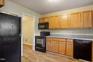 5804 Nottoway Ct, Raleigh, NC 27609 - Photo 9