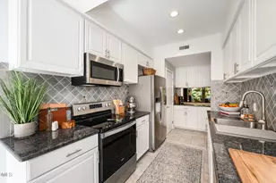 2 Vauxhall Pl, Chapel Hill, NC 27517 - Photo 5