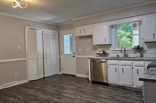 5906 Applewood Ln, Raleigh, NC 27609 - Photo 5