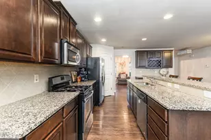 2609 Averon Dr, Fuquay Varina, NC 27526 - Photo 3