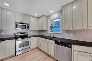 11 Shelburn Ct, Durham, NC 27712 - Photo 9