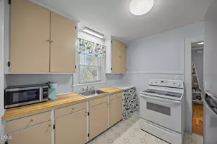 128 E Moore St, Graham, NC 27253 - Photo 11