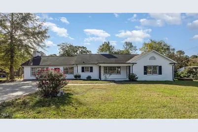 203 W Stewart Street, Coats, NC 27521 - Photo 1