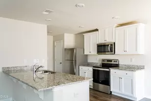 300 Gourd St, Zebulon, NC 27597 - Photo 5