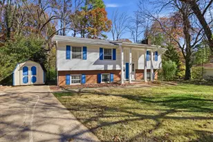 806 Oakley Ct, Cary, NC 27511 - Photo 3