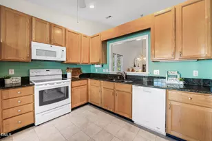 113 Breakers Pl, Cary, NC 27511 - Photo 9