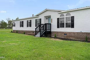 2048 Towncrier Dr, Kinston, NC 28504 - Photo 3