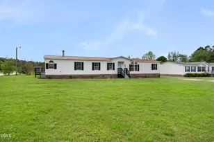 2048 Towncrier Dr, Kinston, NC 28504 - Photo 9