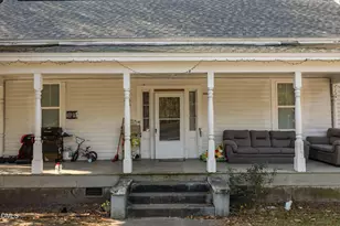 300 Devane St, Clinton, NC 28328 - Photo 3