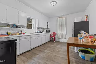 300 Devane St, Clinton, NC 28328 - Photo 25