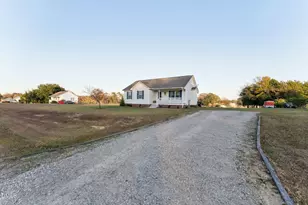 50 Trail Ridge Dr, Benson, NC 27504 - Photo 3