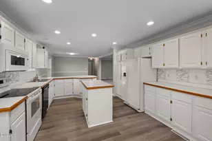 2850 Sanderford Rd, Raleigh, NC 27610 - Photo 17