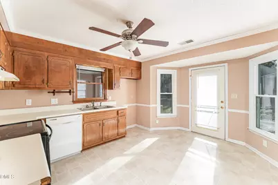 140 Rollingwood Drive, Dunn, NC 28334 - Photo 5