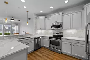 10122 Glen Autumn Rd, Raleigh, NC 27617 - Photo 11