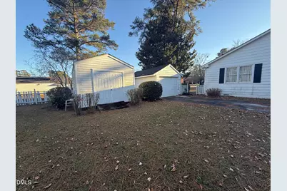 608 W Parrish Drive, Benson, NC 27504 - Photo 9