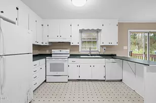 3712 Huntleigh Dr, Raleigh, NC 27604 - Photo 9