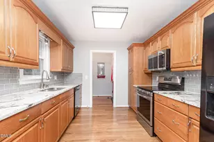 1004 Stoneybrook Dr, Sanford, NC 27330 - Photo 9