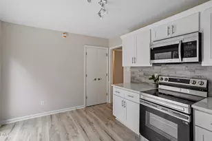 107 Bonnell Ct, Cary, NC 27511 - Photo 9