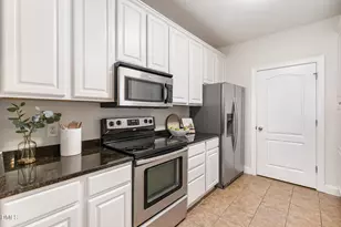 2810 Bedford Green Dr, Raleigh, NC 27604 - Photo 7