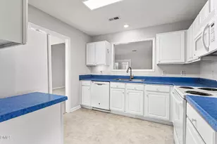 3027 Maple Ave, Burlington, NC 27215 - Photo 5