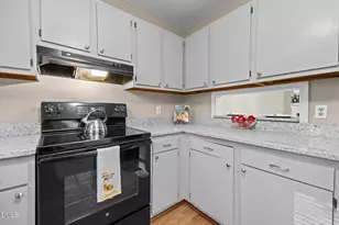 1524 Township Cir, Raleigh, NC 27609 - Photo 5