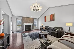 105 Hinton Ct, Clayton, NC 27527 - Photo 3