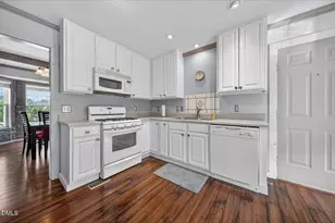 105 Hinton Ct, Clayton, NC 27527 - Photo 9