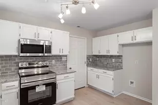 4332 Falls Dr, Hope Mills, NC 28348 - Photo 7