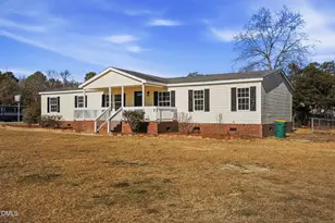 209 Huck Finn Ct, Hope Mills, NC 28348 - Photo 3