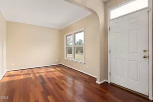 105 Holmhurst Ct, Cary, NC 27519 - Photo 9