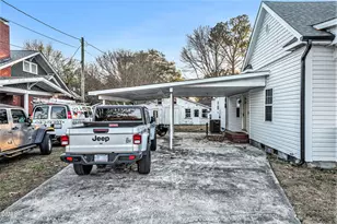 213 W Parrish Dr, Benson, NC 27504 - Photo 7