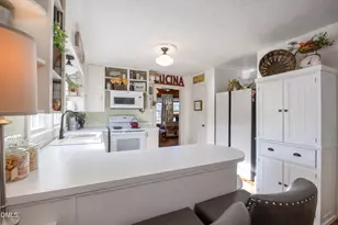 506 W Clinton St, Roseboro, NC 28382 - Photo 7