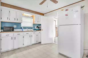 113 Pine Tree Rd, Lumberton, NC 28360 - Photo 9