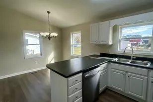 403 S Market St, Benson, NC 27504 - Photo 7