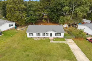 384 Jamestown Dr, Spring Lake, NC 28390 - Photo 5