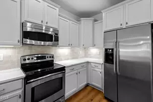 10122 Glen Autumn Rd, Raleigh, NC 27617 - Photo 13