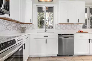 425 Brookside Dr, Chapel Hill, NC 27516 - Photo 5