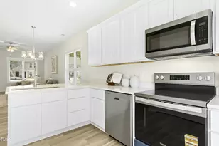 208 N Sellers St, Selma, NC 27576 - Photo 7