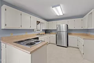 809 Hilltop Cir, Sanford, NC 27332 - Photo 3