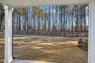 586 Barrington Row Ave, Zebulon, NC 27597 - Photo 9