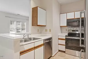 1001 Brighthurst Dr, Raleigh, NC 27605 - Photo 19